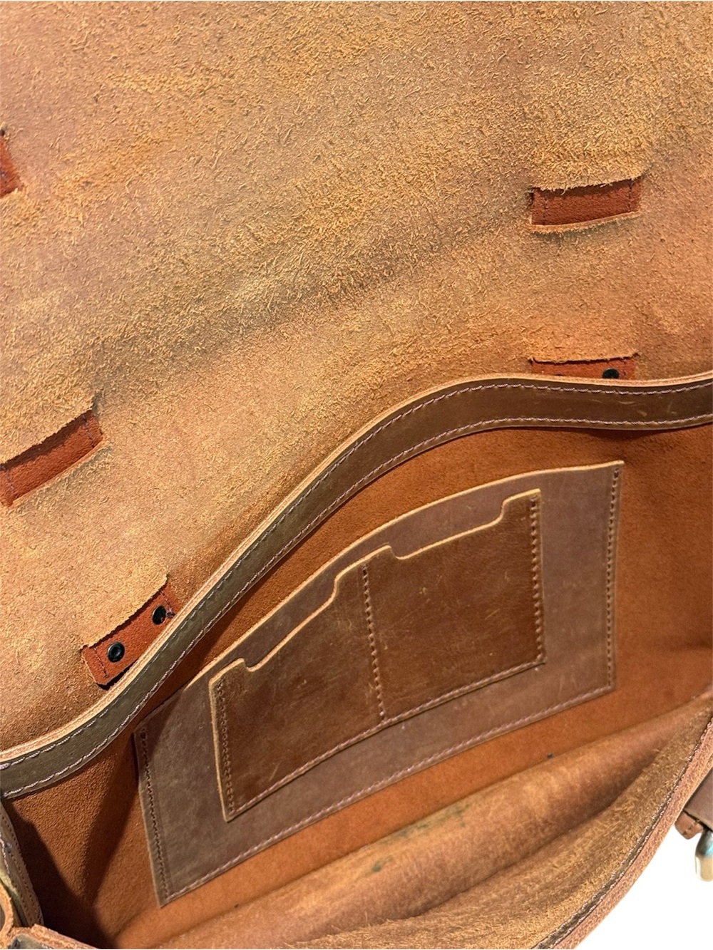 NWOT! Oiled Leather Distressed Compact Messenger Bag - Picture 7 of 7
